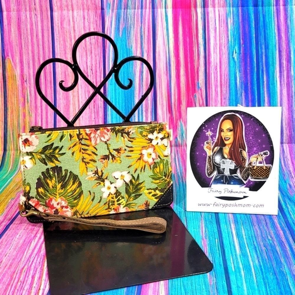Wallet or Wristlet Laguna 7 Star Credit Card Leather and Canvas NWT